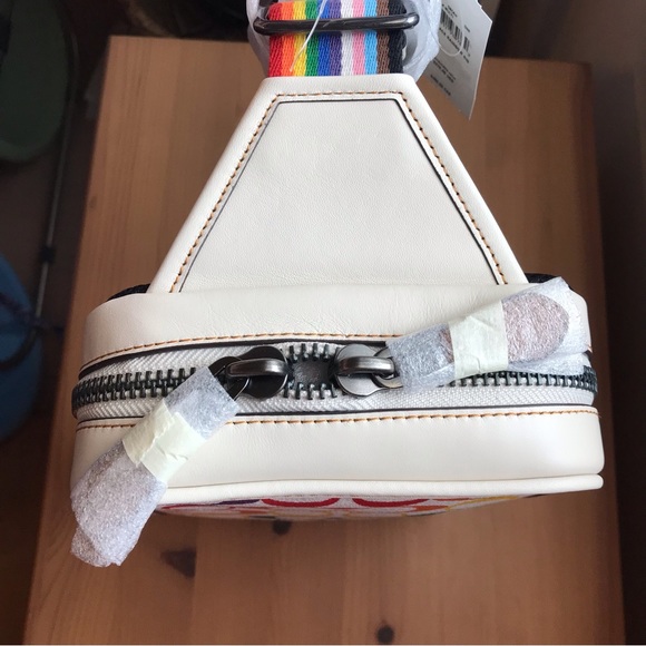 🌈 Coach Sullivan Pack In Rainbow Signature Canvas - Picture 14 of 16